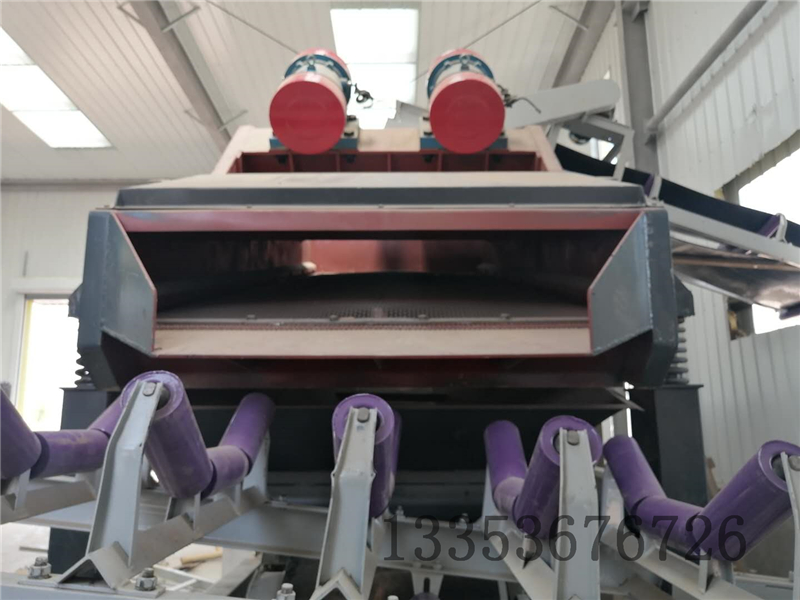 垃圾處理線篩分輸送設(shè)備安裝現(xiàn)場(chǎng)1